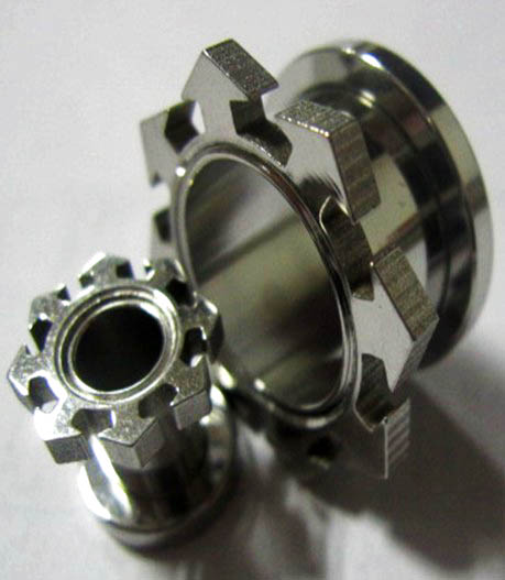 Spark 316l stainless steel flesh tunnel, ear plugs